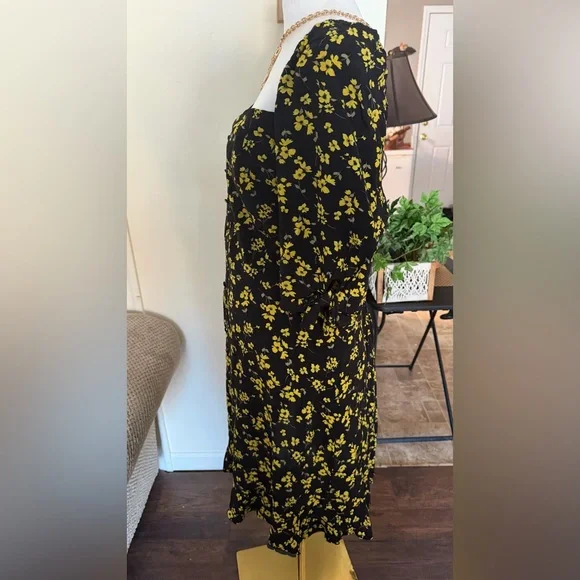 Plus size Floral Black and Yellow Dress - Picture 3 of 6